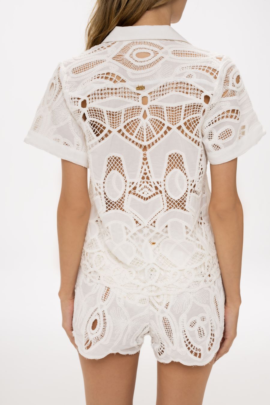 CAMISA DE CUELLO Y PERILLA TELA BORDAD SILUESTA AJUSTADA