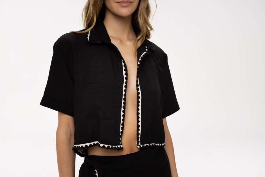 CAMISA CON PERILLA Y MANUALIDAD